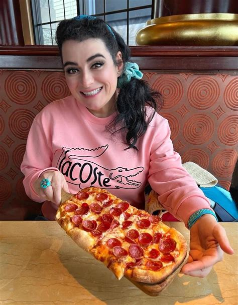 how big are the cheesecake factory pizzas